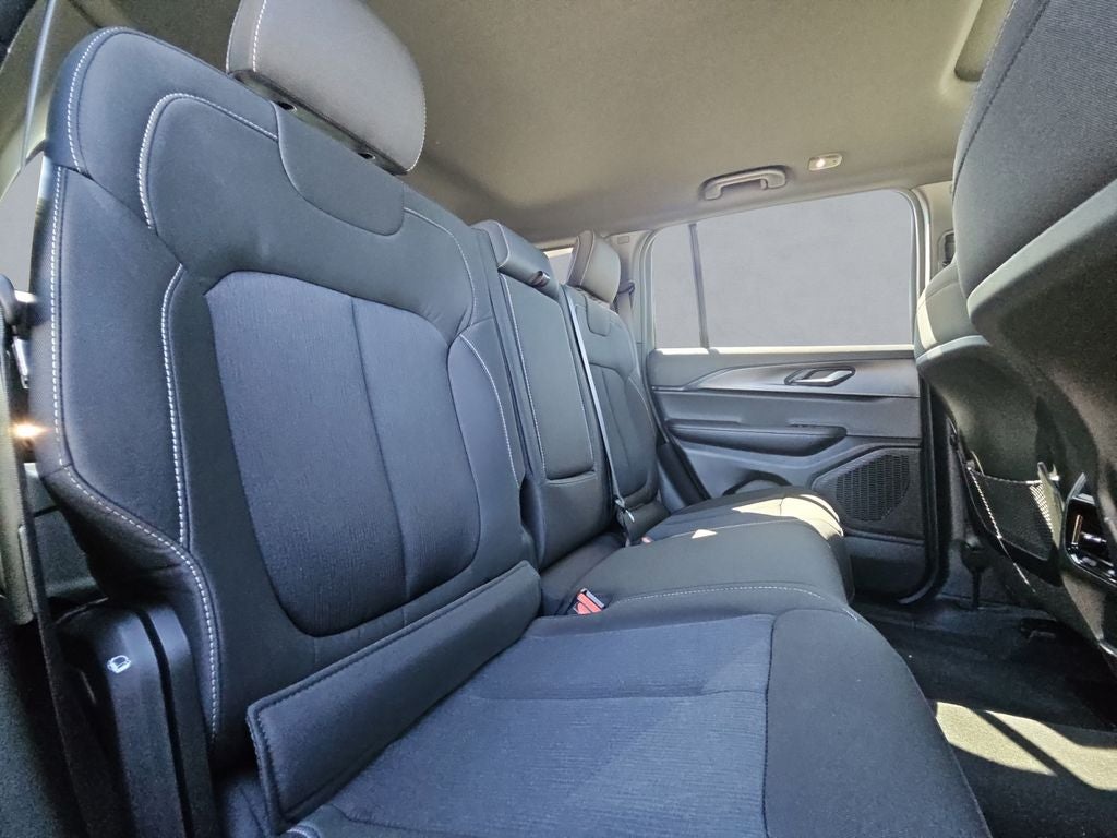 2025 Jeep Grand Cherokee GRAND CHEROKEE LAREDO X 4X2