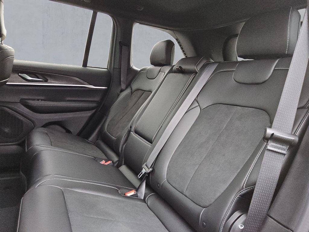 2026 Jeep Grand Cherokee GRAND CHEROKEE LAREDO ALTITUDE 4X2