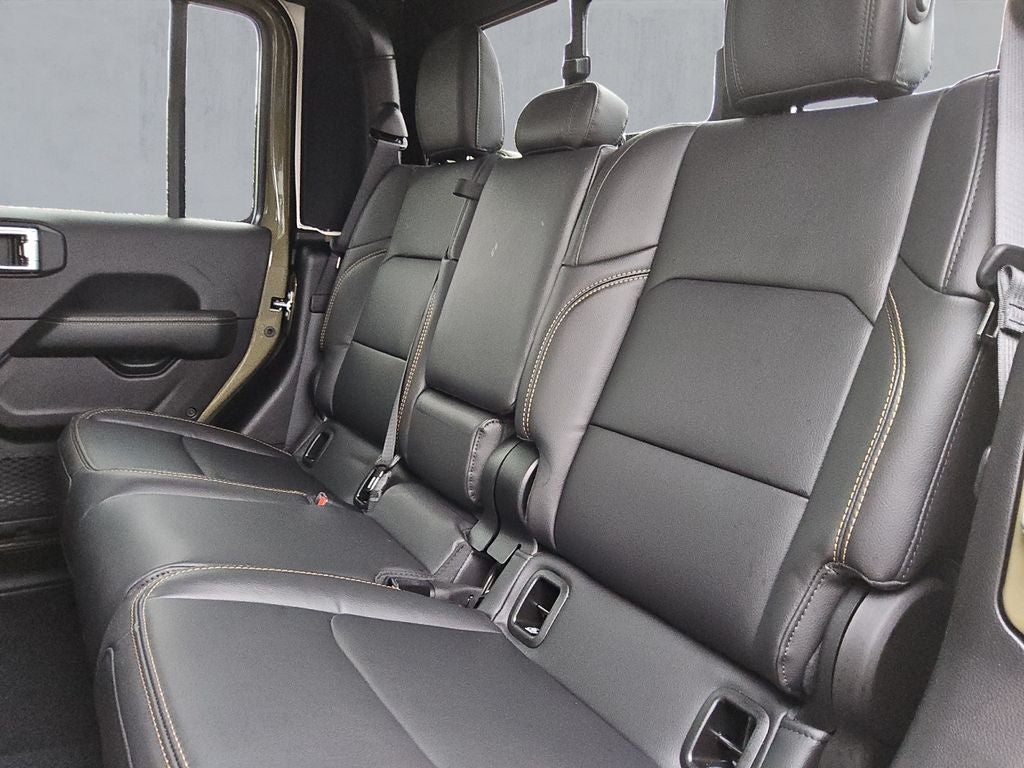 2026 Jeep Gladiator GLADIATOR SAHARA 4X4