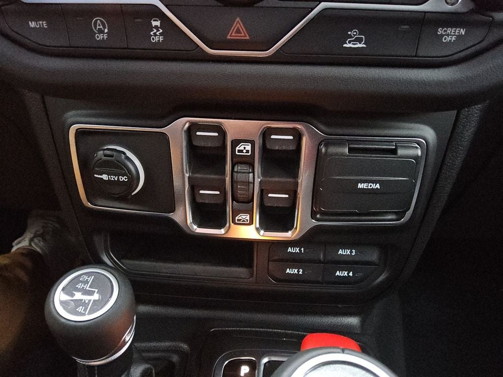 2026 Jeep Gladiator GLADIATOR SAHARA 4X4