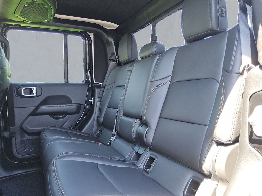 2026 Jeep Gladiator GLADIATOR SAHARA 4X4