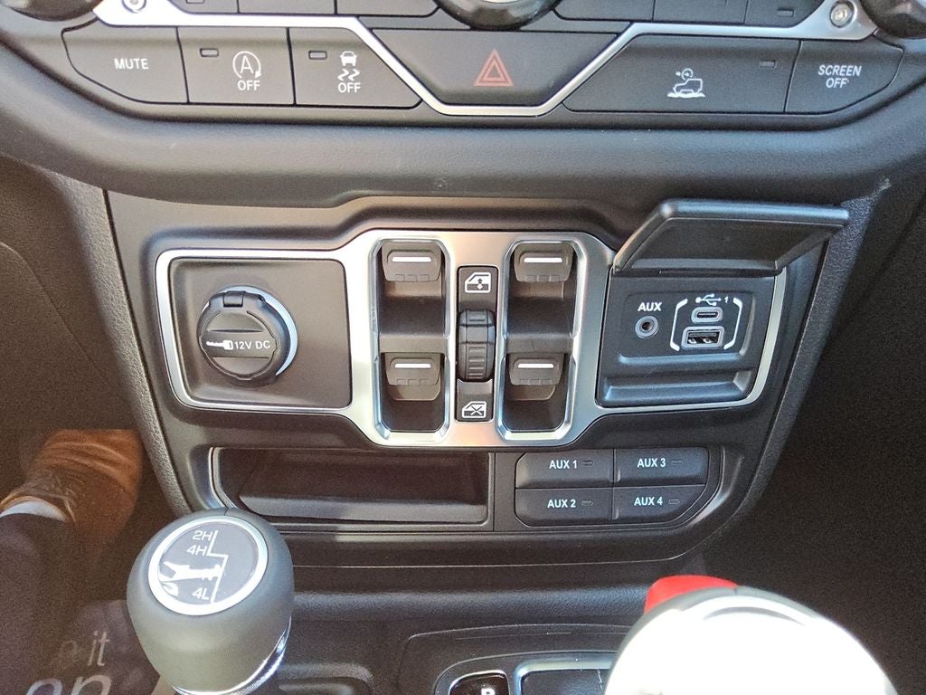 2026 Jeep Gladiator GLADIATOR SAHARA 4X4