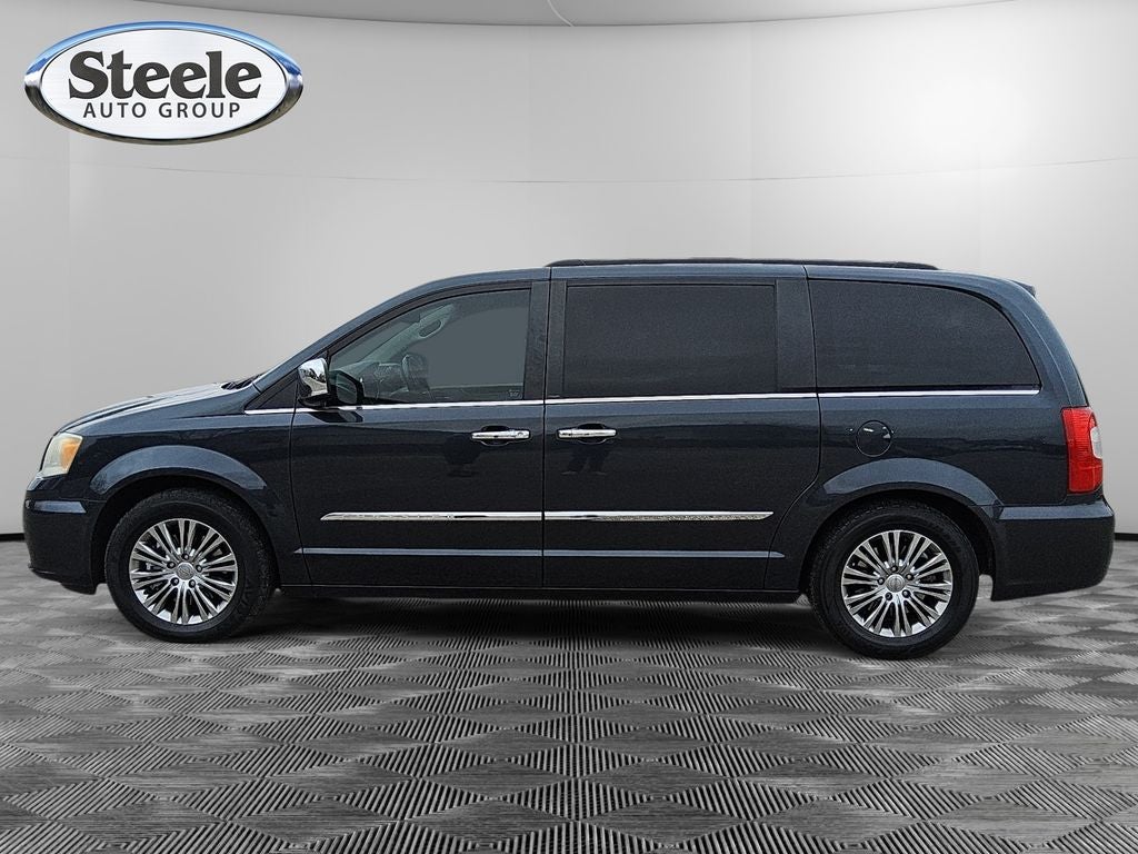 2014 Chrysler Town & Country Touring-L