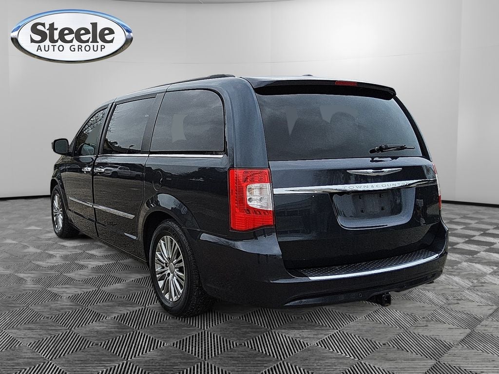 2014 Chrysler Town & Country Touring-L