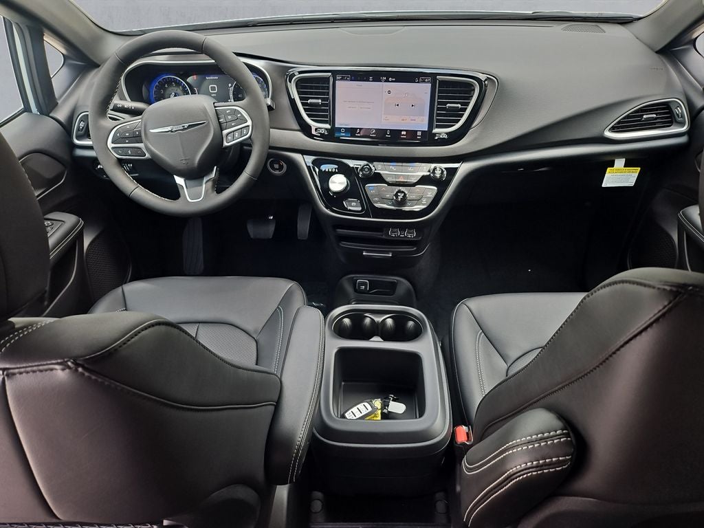 2025 Chrysler Voyager VOYAGER LX