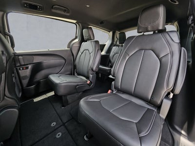 2025 Chrysler Voyager VOYAGER LX