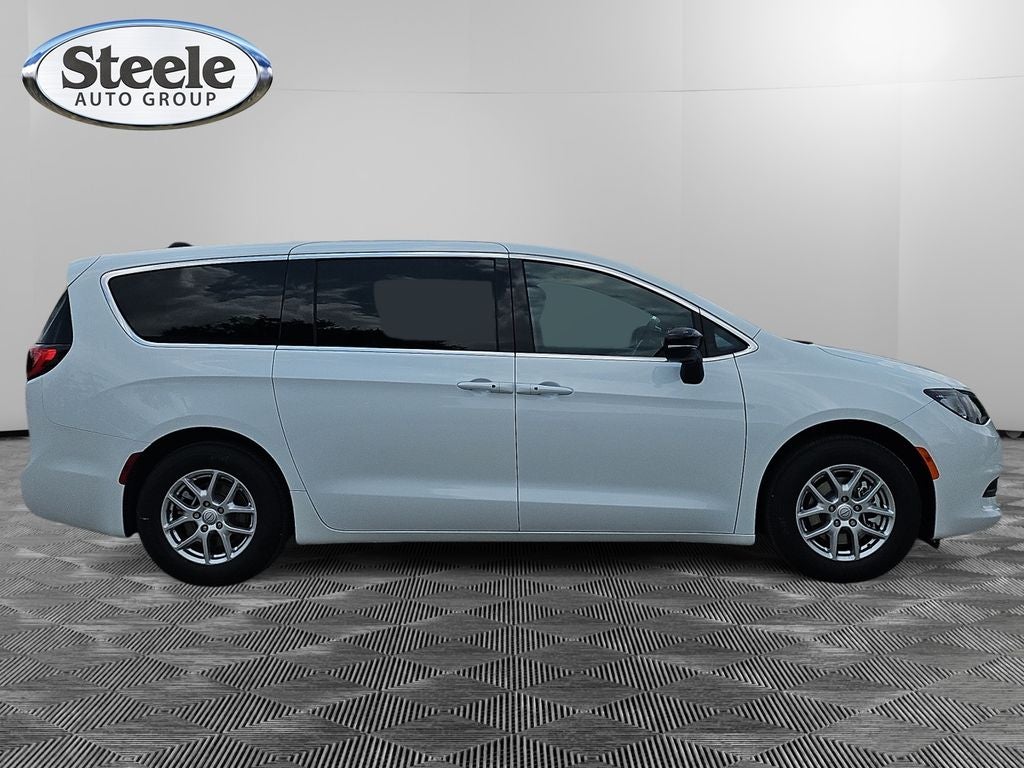 2025 Chrysler Voyager VOYAGER LX