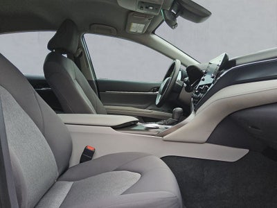 2022 Toyota Camry LE Hybrid