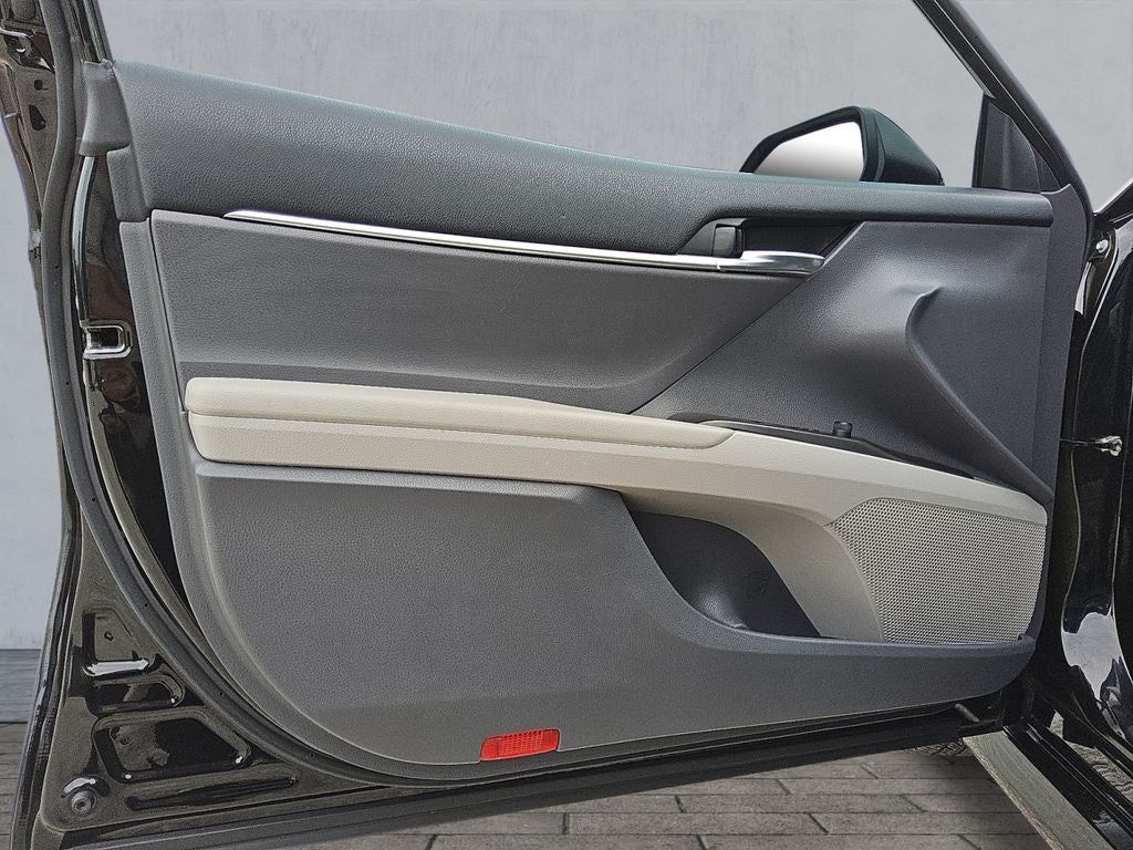 2022 Toyota Camry LE Hybrid