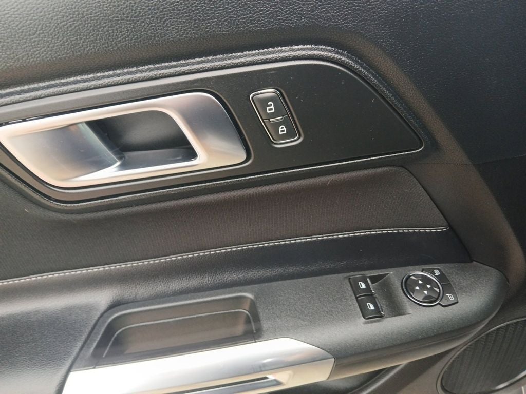 2022 Ford Mustang EcoBoost