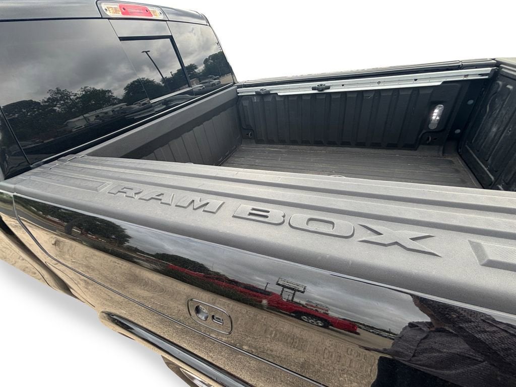 2020 RAM 1500 Laramie Crew Cab 4x4 5'7" Box