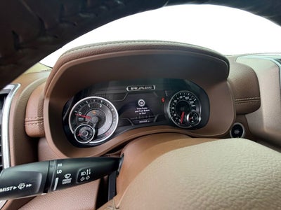 2020 RAM 1500 Laramie Crew Cab 4x4 5'7" Box