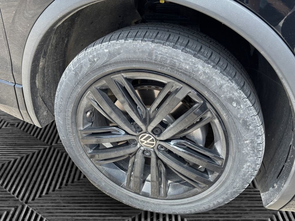 2022 Volkswagen Tiguan SE R-Line Black