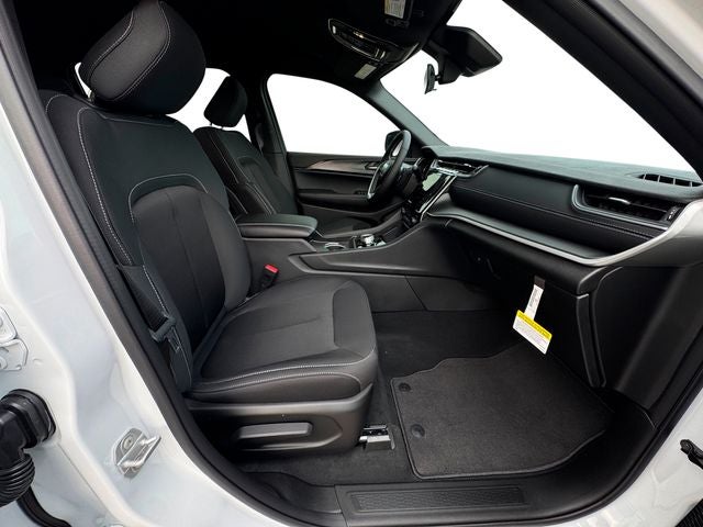 2025 Jeep Grand Cherokee GRAND CHEROKEE L LAREDO 4X4