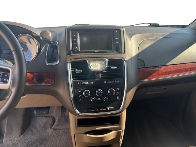 2015 Chrysler Town & Country LX