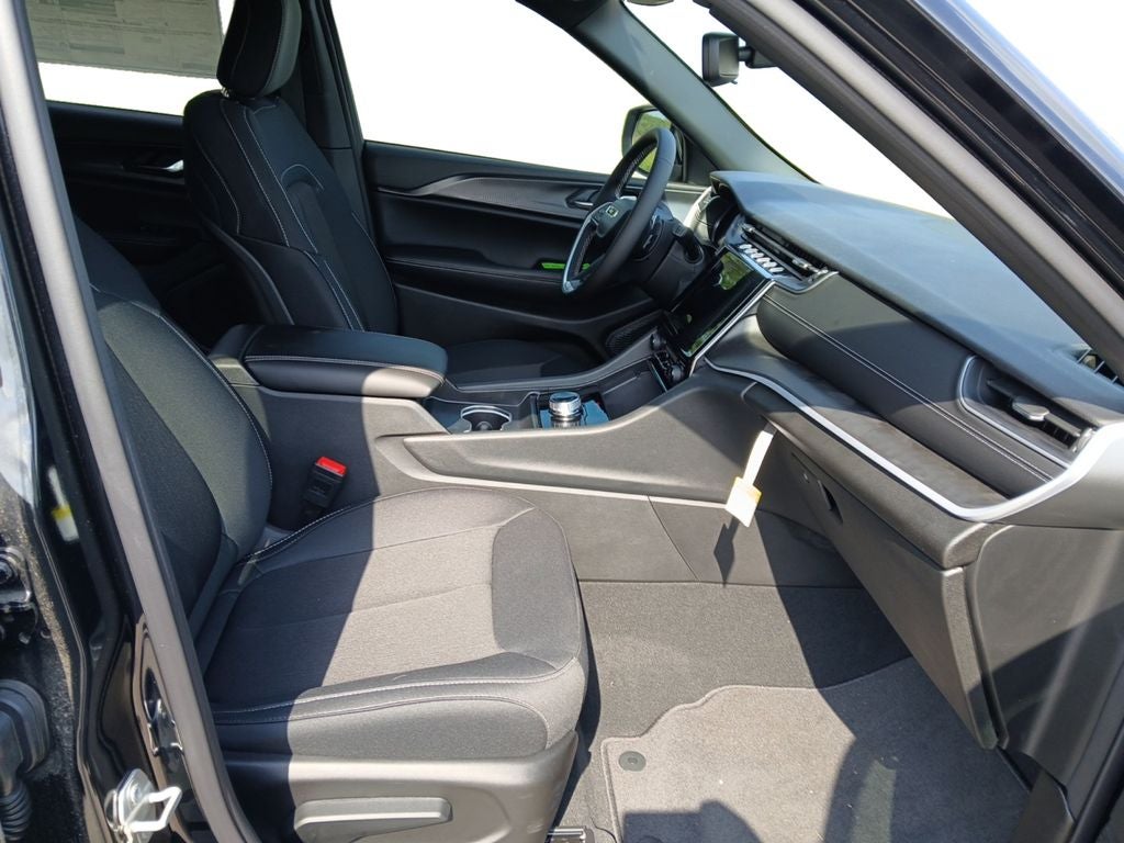 2024 Jeep Grand Cherokee GRAND CHEROKEE LAREDO X 4X2