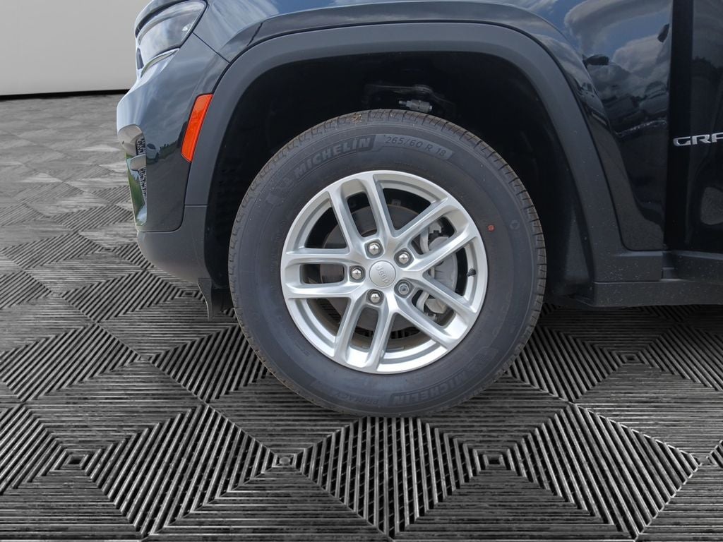 2024 Jeep Grand Cherokee GRAND CHEROKEE LAREDO X 4X4