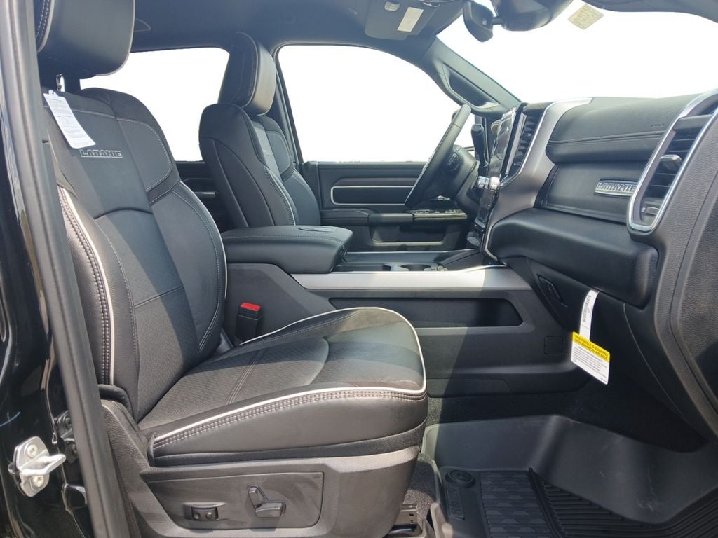 2025 RAM Ram 3500 RAM 3500 LARAMIE CREW CAB 4X4 8' BOX